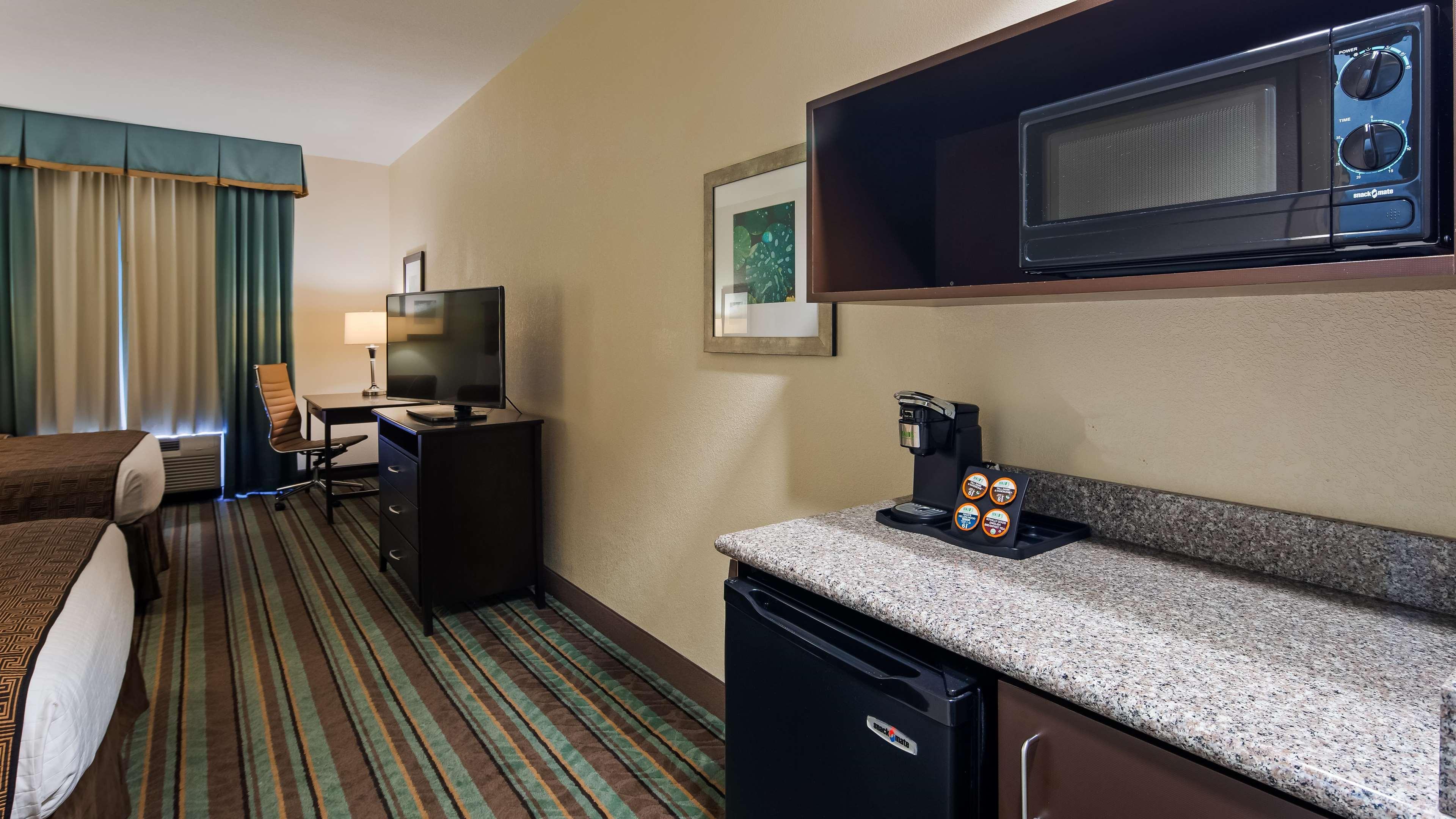 Best Western Plus Chain Of Lakes Inn & Suites Leesburg Exterior photo